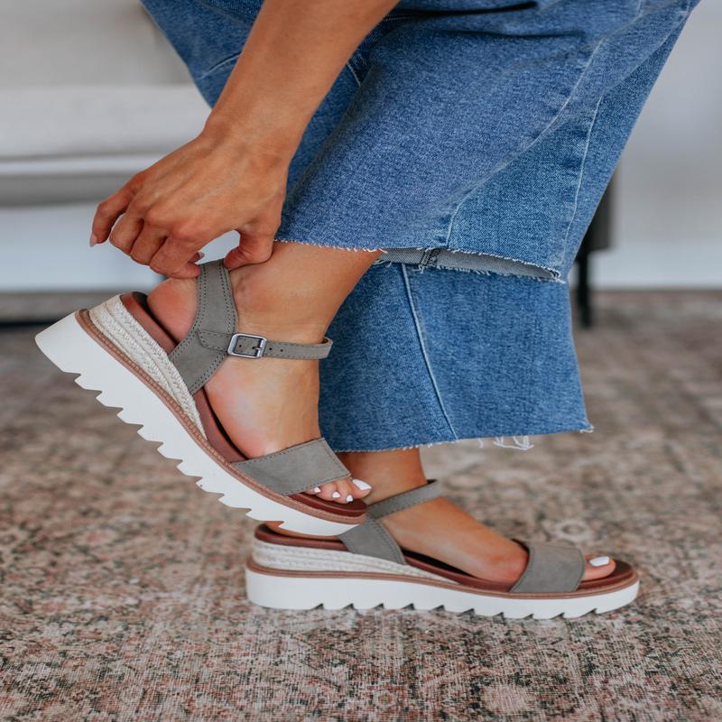 Staying Selective Sandals - Taupe Mix