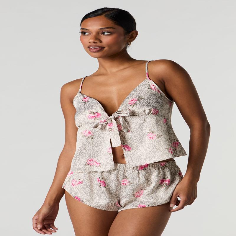 Ensemble pyjama avec dbardeur de style nuisette et short en satin