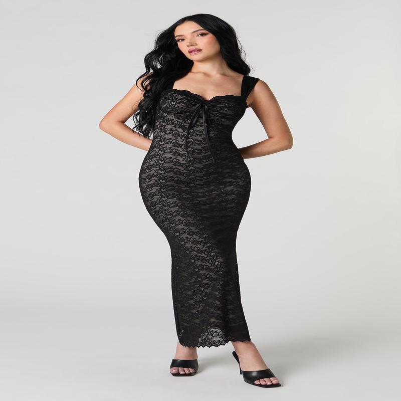 Robe maxi en dentelle avec dcollet en coeur