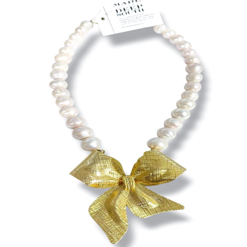 Made in the Deep South 1960s Bow Brooch Baroque Pearl Necklace