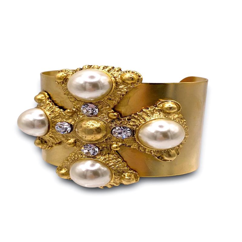 DOORBUSTER - Cross Me Cuff - Pearl | Yochi