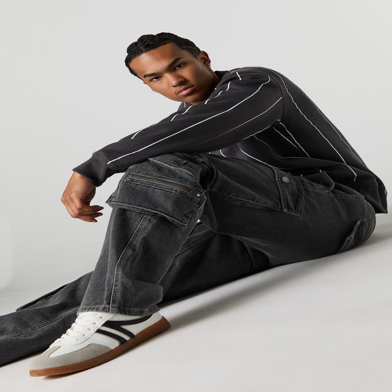 Jean cargo rigide avec poches multiples