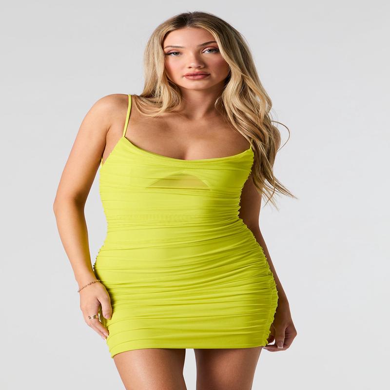 Minirobe ruche en filet avec brides au dos