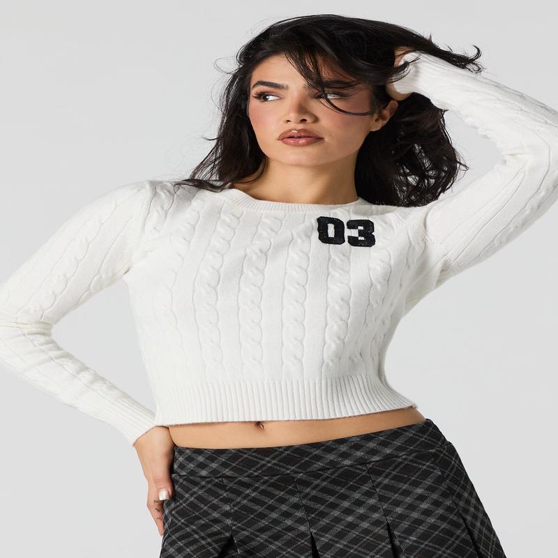 Chandail en tricot mailles torsades et broderie