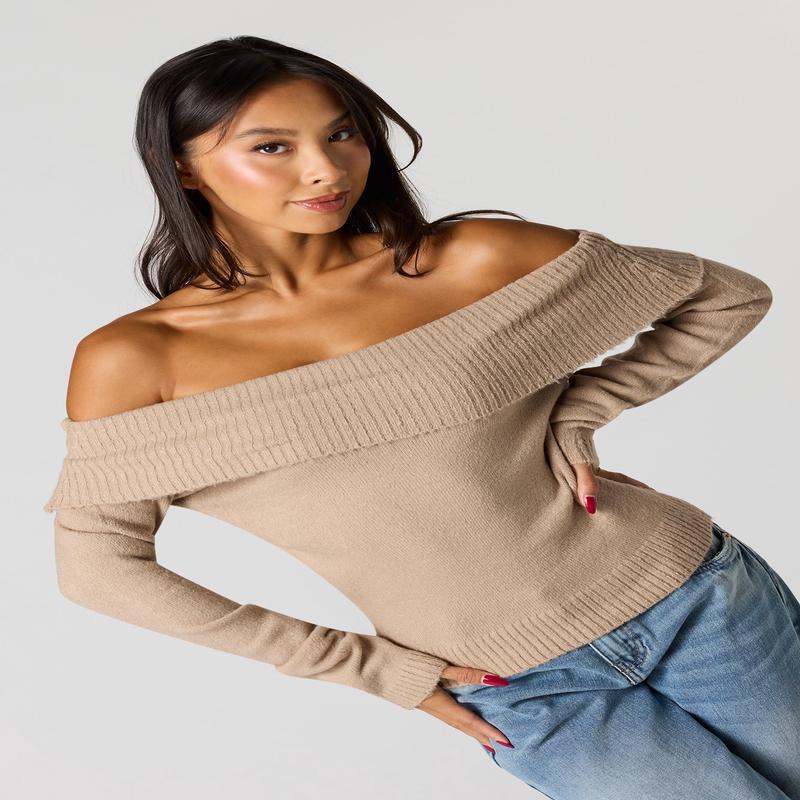 Chandail pelucheux  paules dnudes