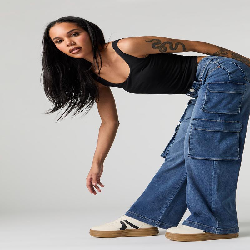 Jean cargo mi-taille avec poches multiples