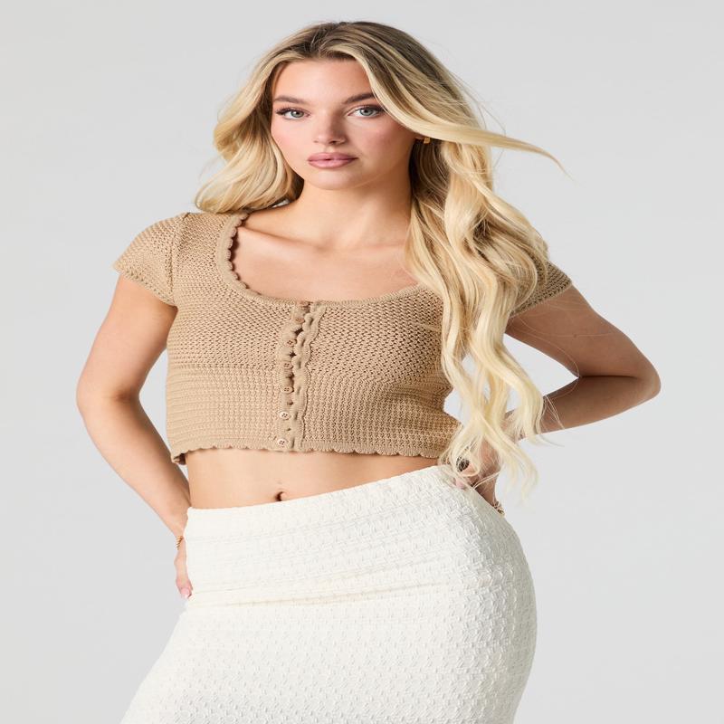 Haut boutonn court en tricot festonn