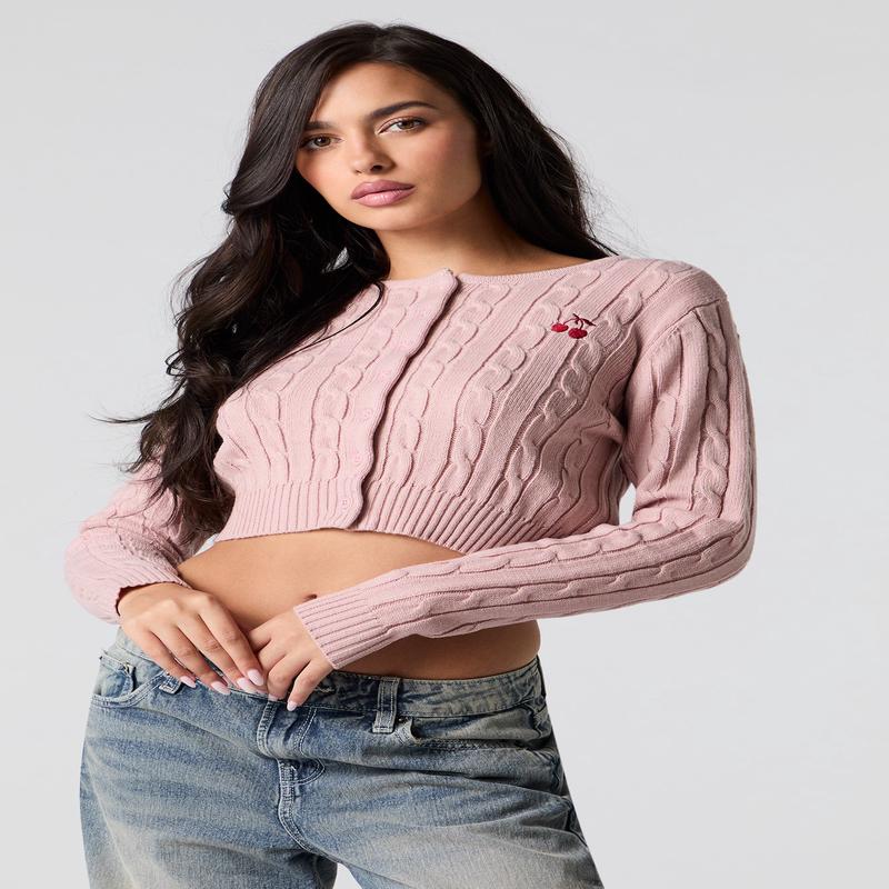 Cardigan court en tricot mailles torsades et broderie