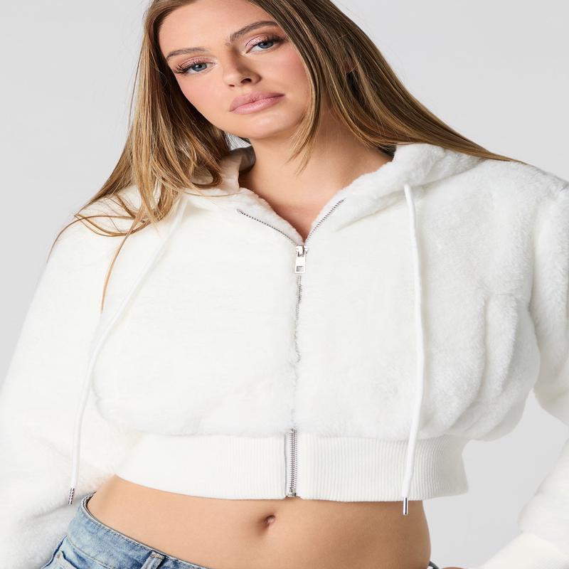 Blouson court  capuchon en similifourrure avec glissire