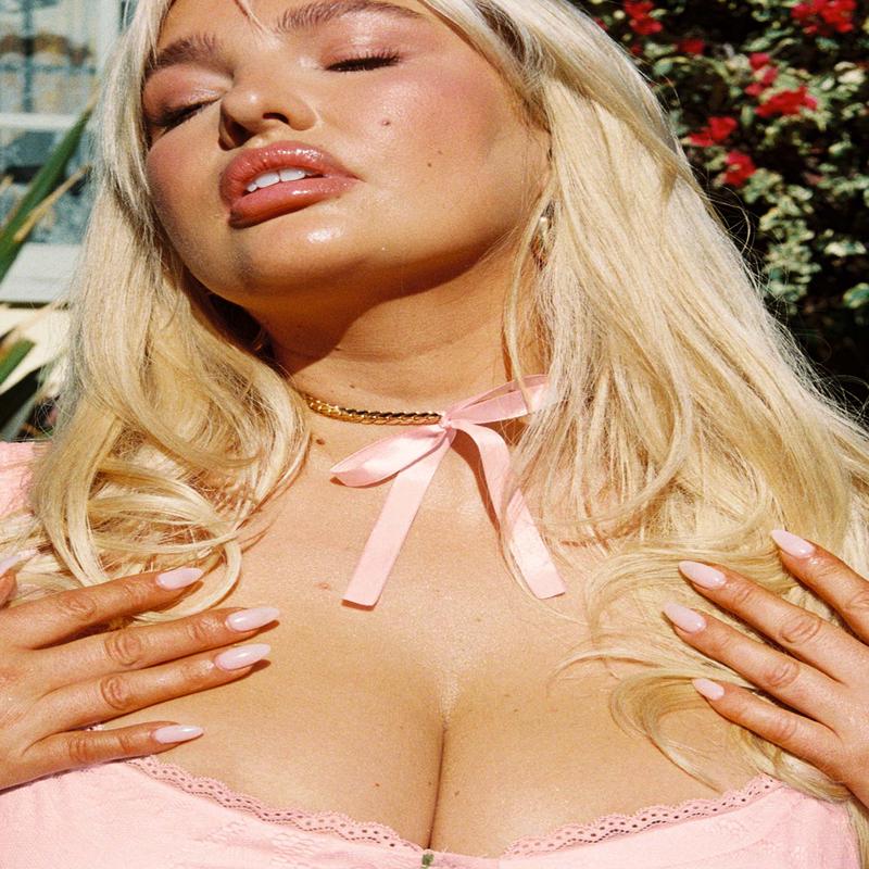 Looking For Love Necklace Gold