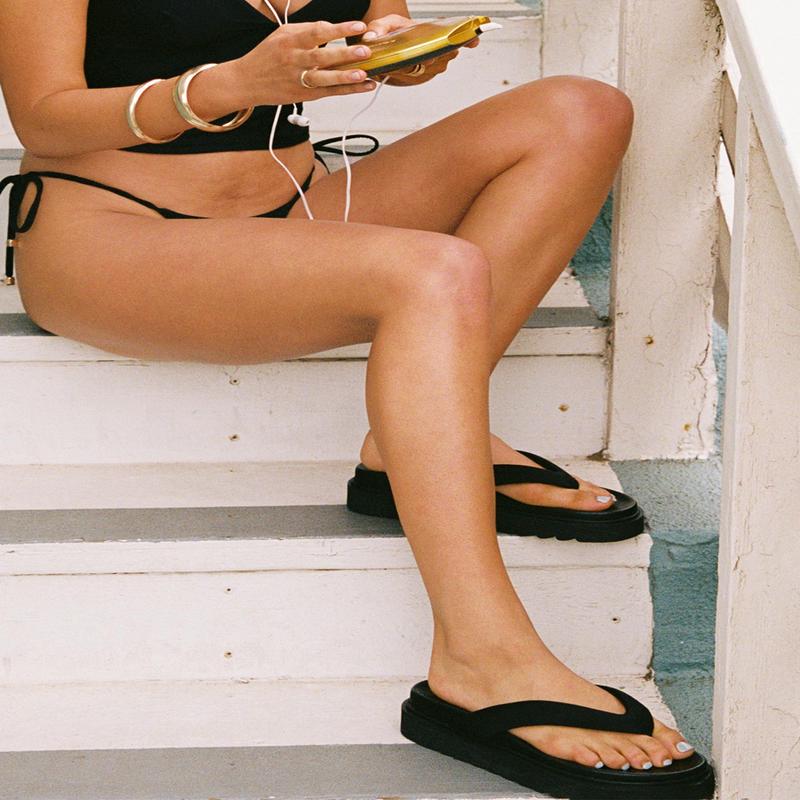 Therapy Vaycay Flats Black