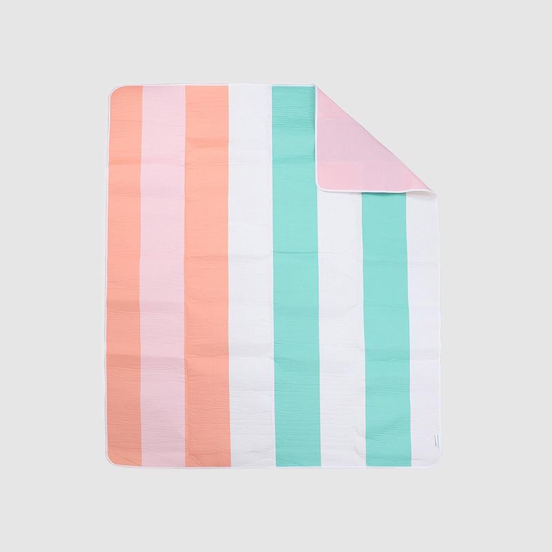 Beach & Picnic Blanket in Utopia Multi