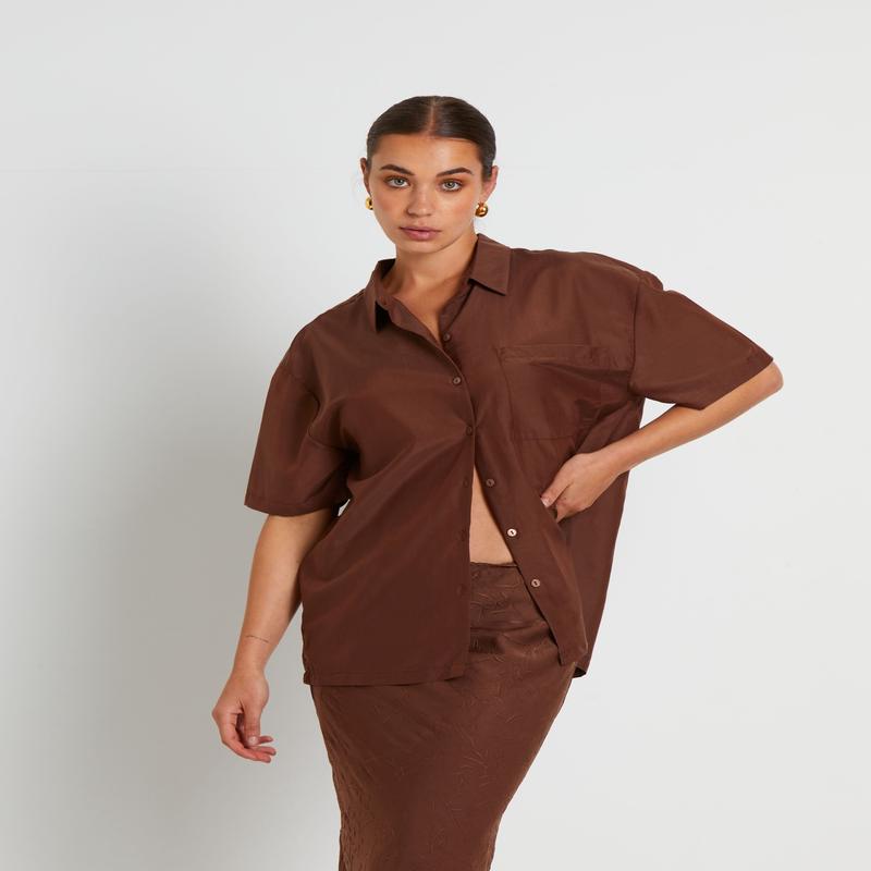 Brooke Sheer Sheen Short Sleeve Shirt in Chocolate Brown