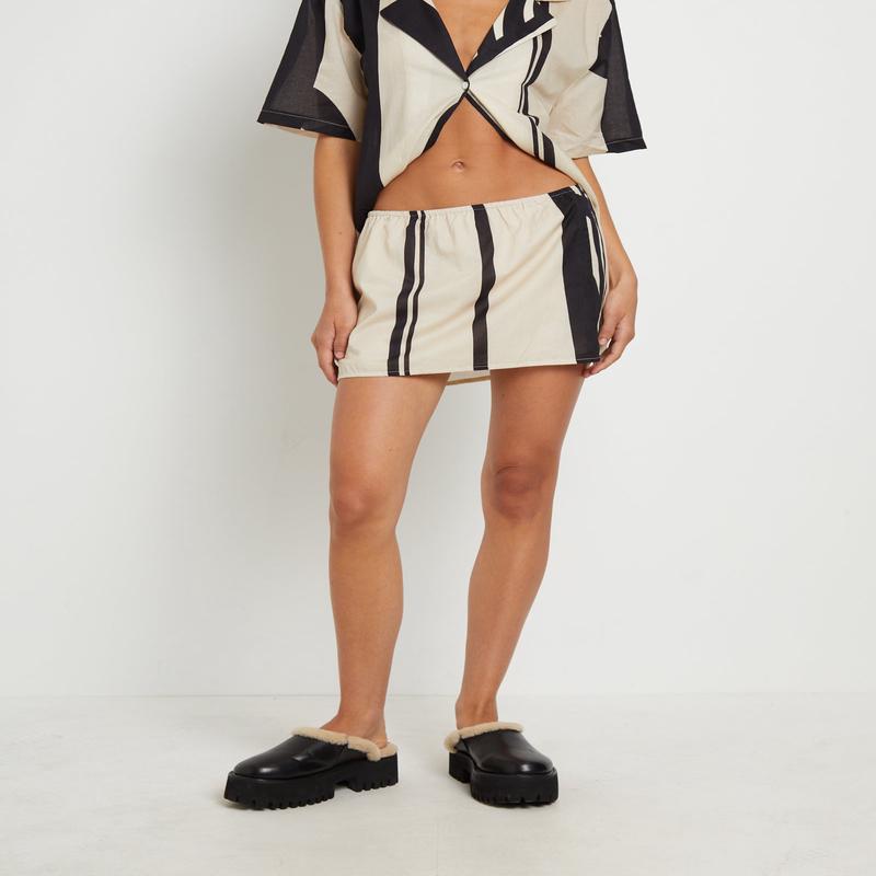 Alba Mini Skirt in Black Print