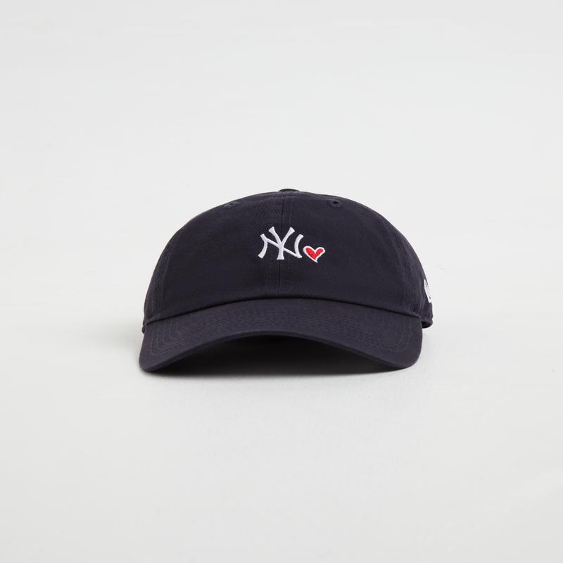 Classic Casual Mini Heart New York Yankees Cap in Navy/White