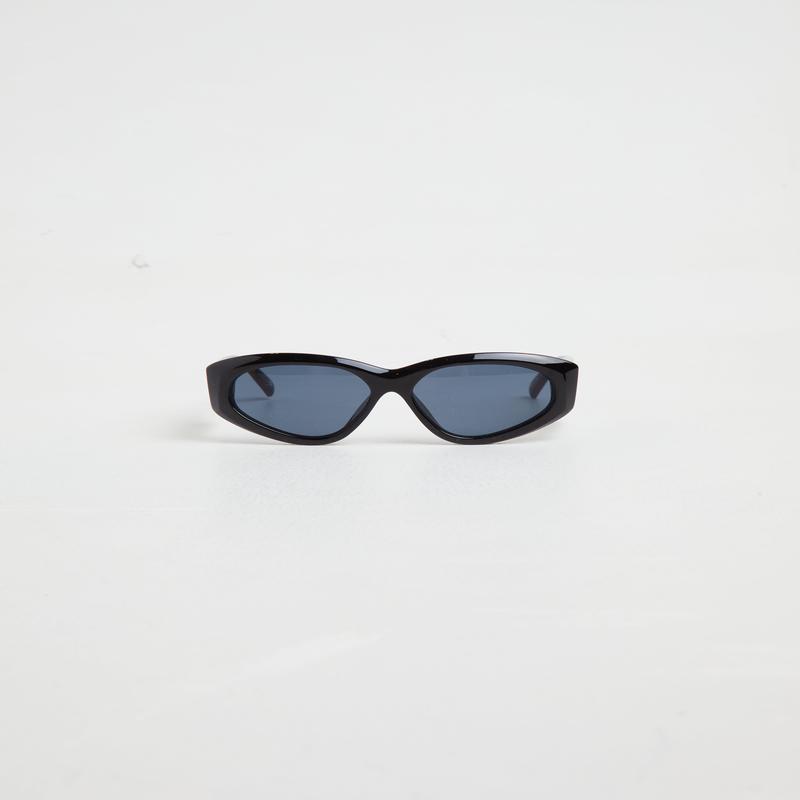 Under Wraps Sunglasses in Black/Smoke Mono