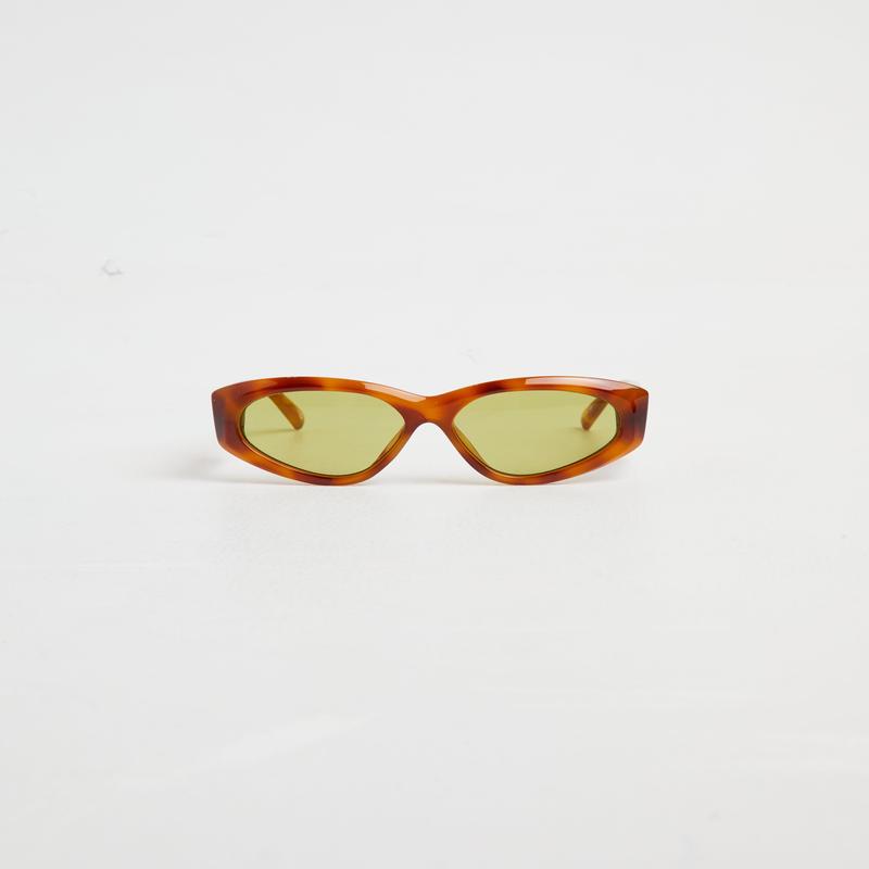 Under Wraps Sunglasses in Vintage Tort/Olive Mono