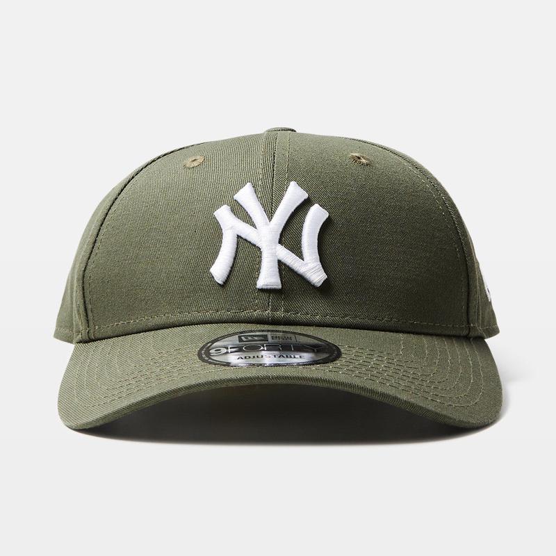 9Forty New York Yankees Cloth Strap Cap Olive/White