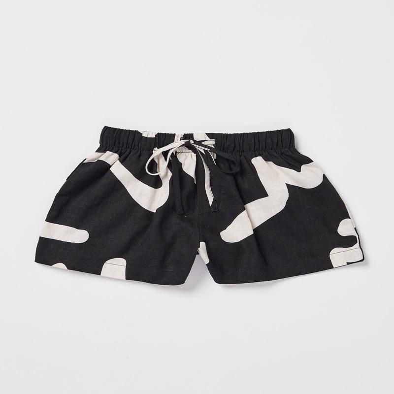 T-Shirtn Girls Charlie Swirl Shorts in Black