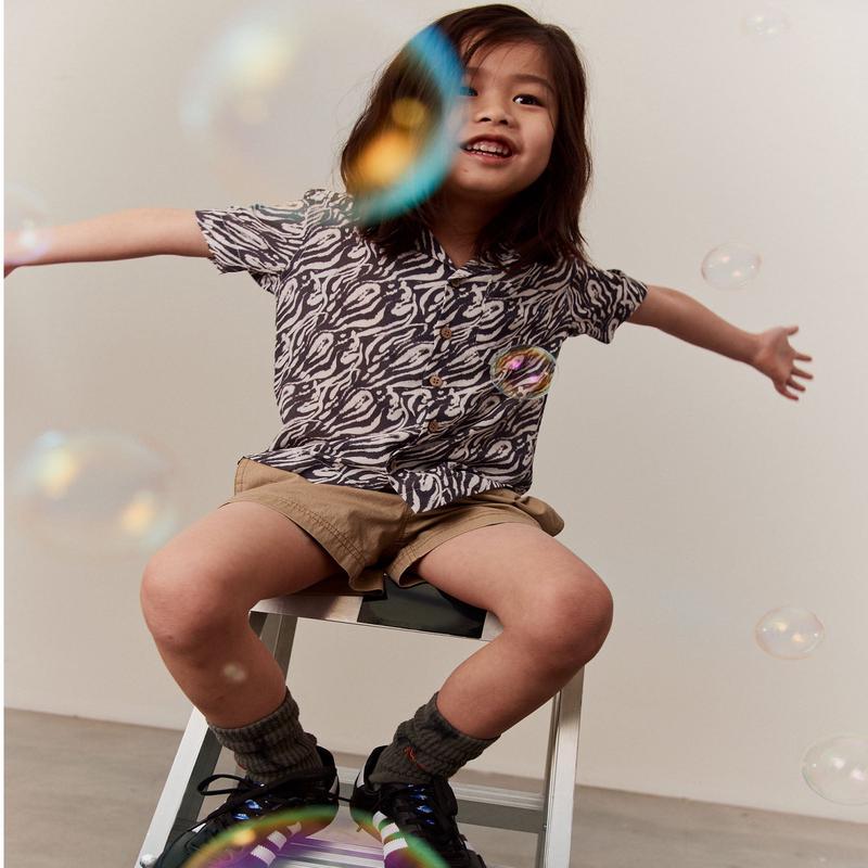 Boys Trackless Short Sleeve Resort Shirt in Black