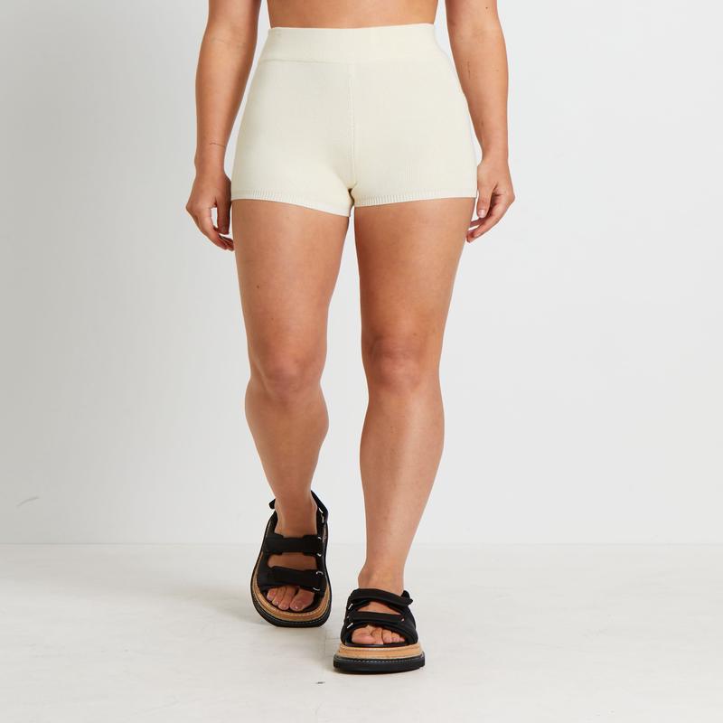 Bonnie Knitted Hot Shorts in Oat Beige
