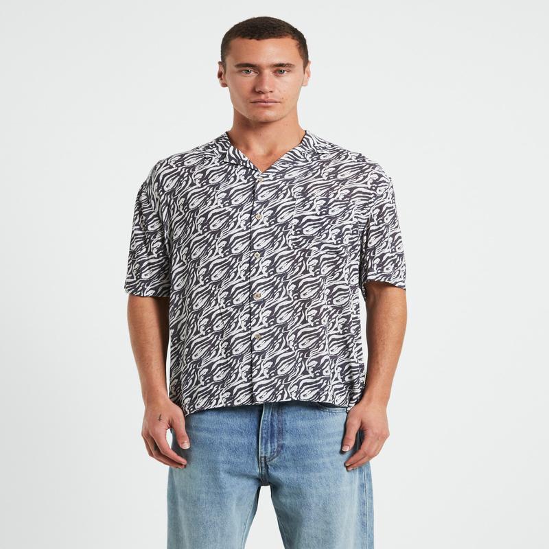 Trackless Resort Short Sleeve Shirt in Black